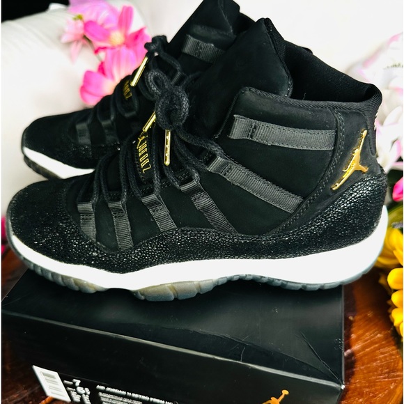 2017 Air Jordans Retro 11 Black Gold Metallic Jordans Womans Size 7 Big Kid 5.5 - Picture 4 of 11